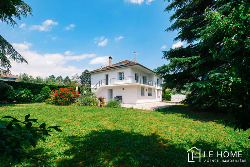 Maison - 195 m² - 8 pièces