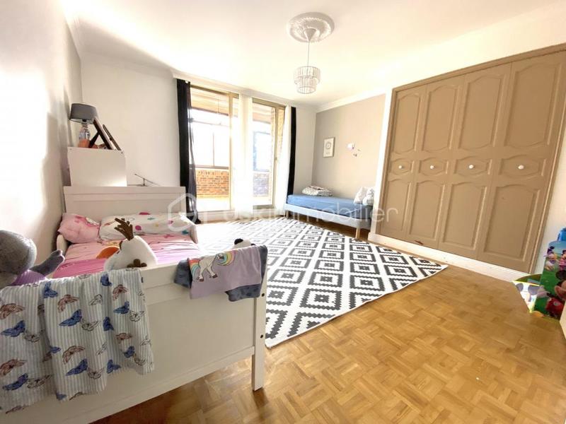 Propriété - 330 m² - 9 pièces