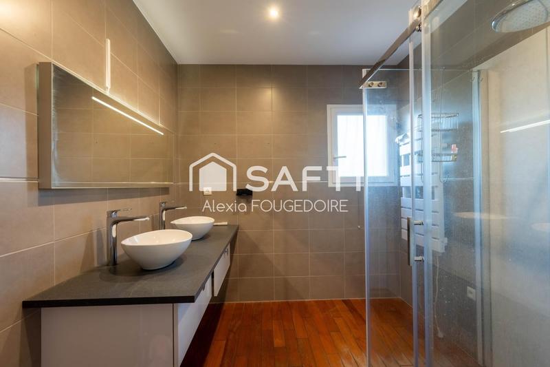 Maison - 298 m² - 9 pièces