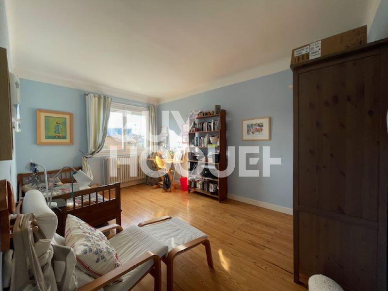 Maison - 242 m² - 6 pièces