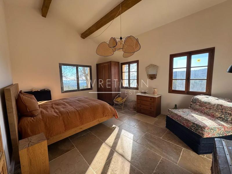 Villa - 200 m² - 5 pièces