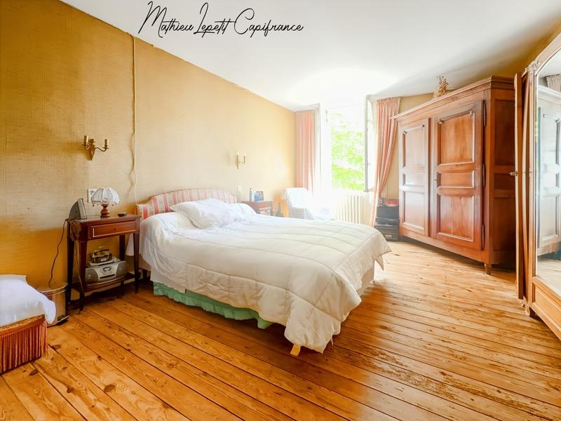 Maison - 280 m² - 11 pièces