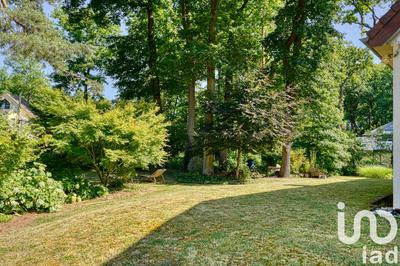 Maison - 222 m² - 9 pièces