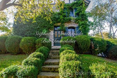 Demeure - 243 m² - 7 pièces