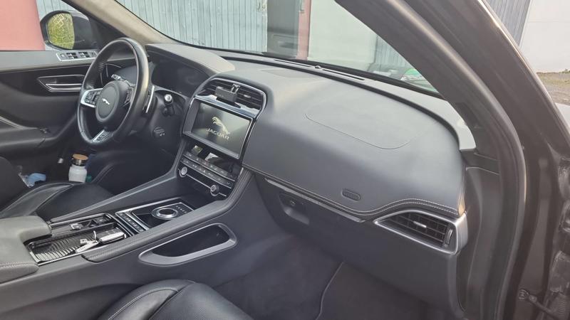 Jaguar F-Pace 2.0 d Awd 180 Bva8 R Sport - Automatique Toit ouvrant