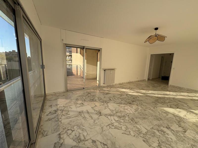 Appartement - 80 m² - 3 pièces