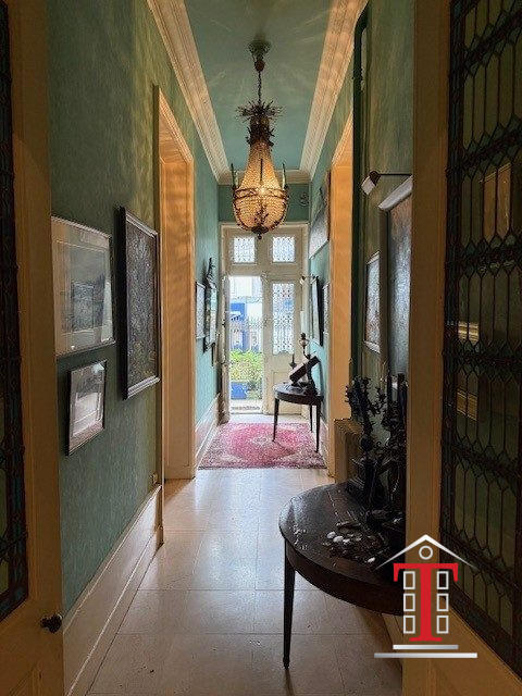 Maison - 400 m² - 18 pièces