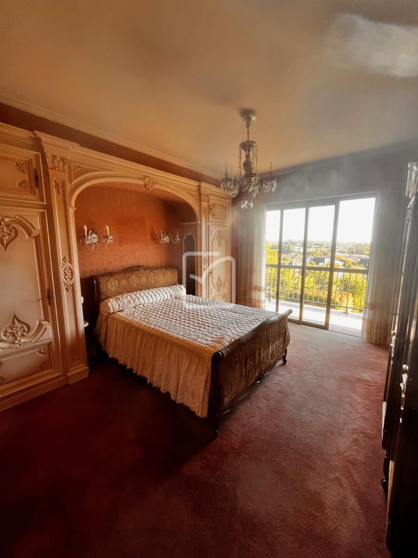 Maison - 290 m² - 11 pièces