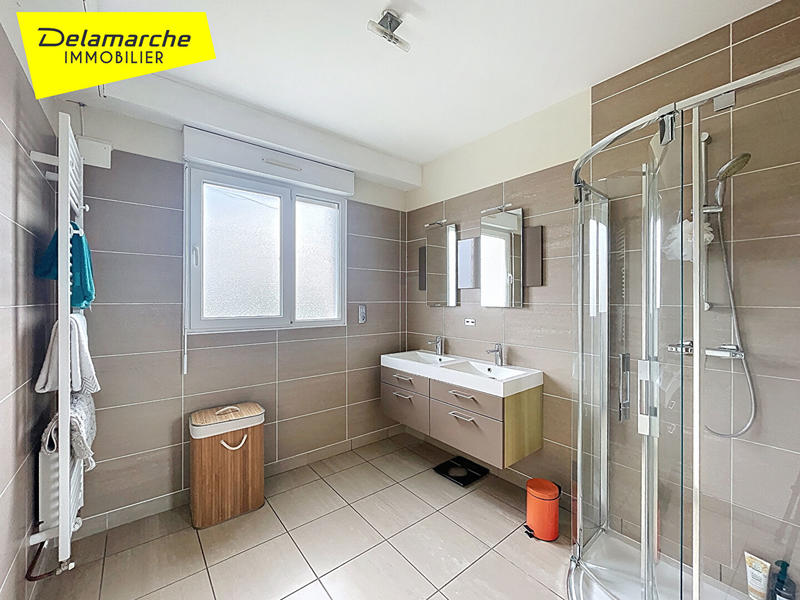 Maison - 220 m² - 8 pièces