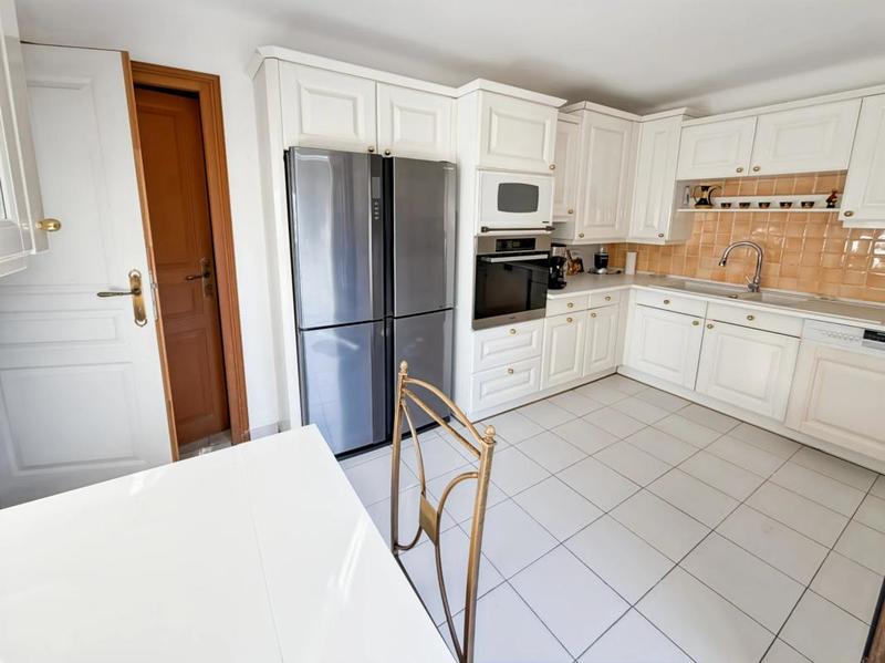 Appartement - 183 m² - 6 pièces