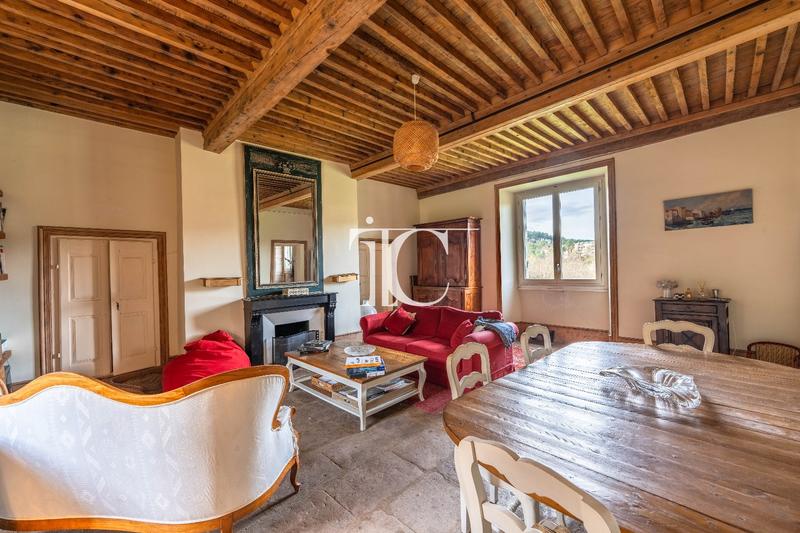 Maison - 334 m² - 8 pièces