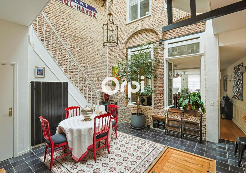 Maison - 230 m² - 7 pièces