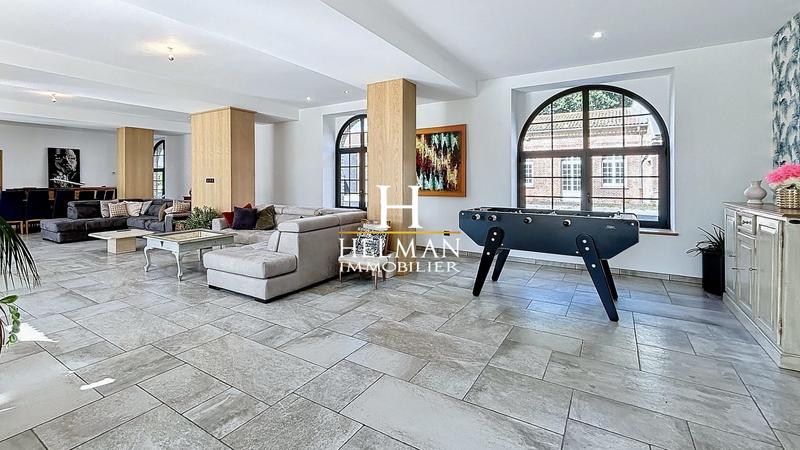 Maison - 600 m² - 10 pièces