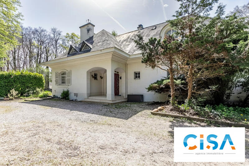 Maison - 230 m² - 8 pièces