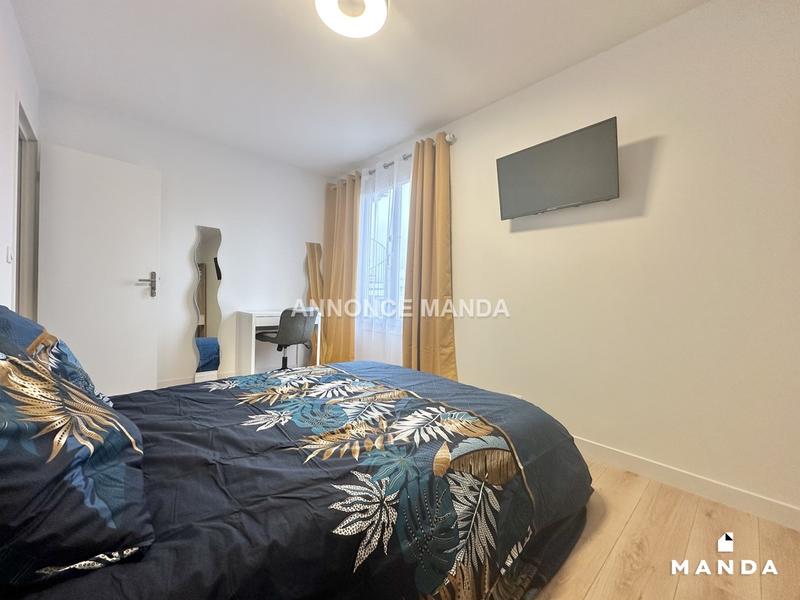 Chambre - 9 m² - 5 pièces