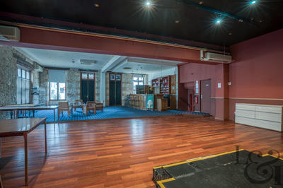 Maison - 597 m² - 12 pièces