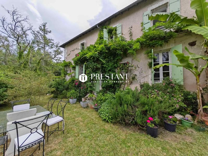 Demeure - 524 m² - 13 pièces