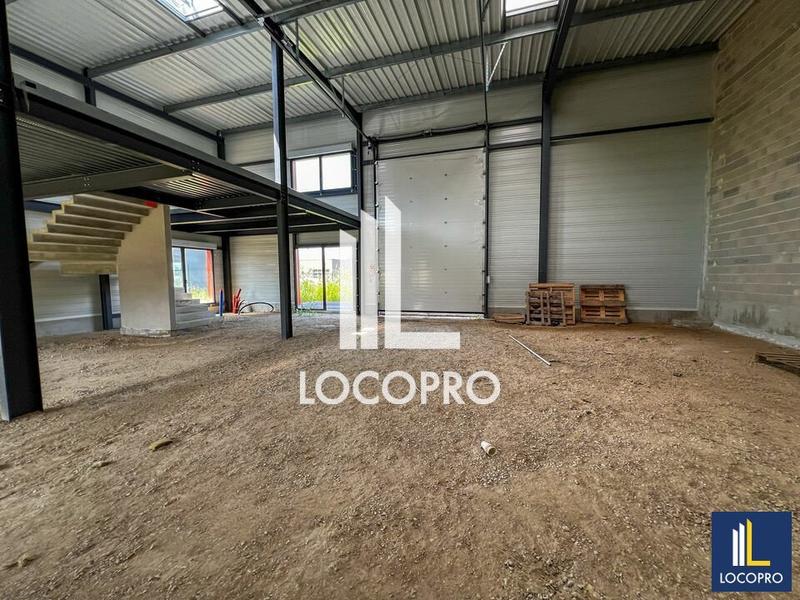 Local d'activité / Entrepôt - 252 m²