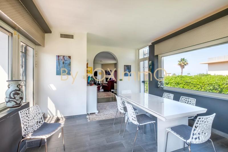 Maison - 230 m² - 8 pièces