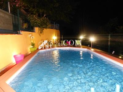 Maison - 300 m² - 7 pièces