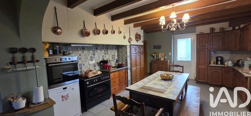 Maison - 232 m² - 9 pièces