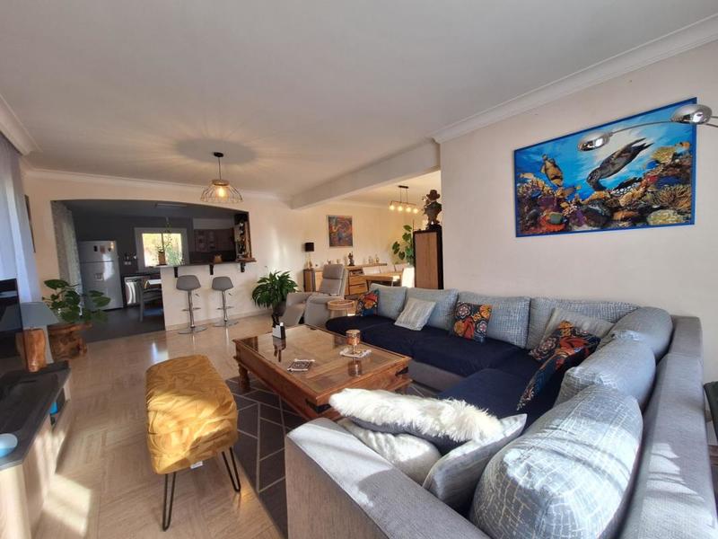 Maison - 225 m² - 9 pièces