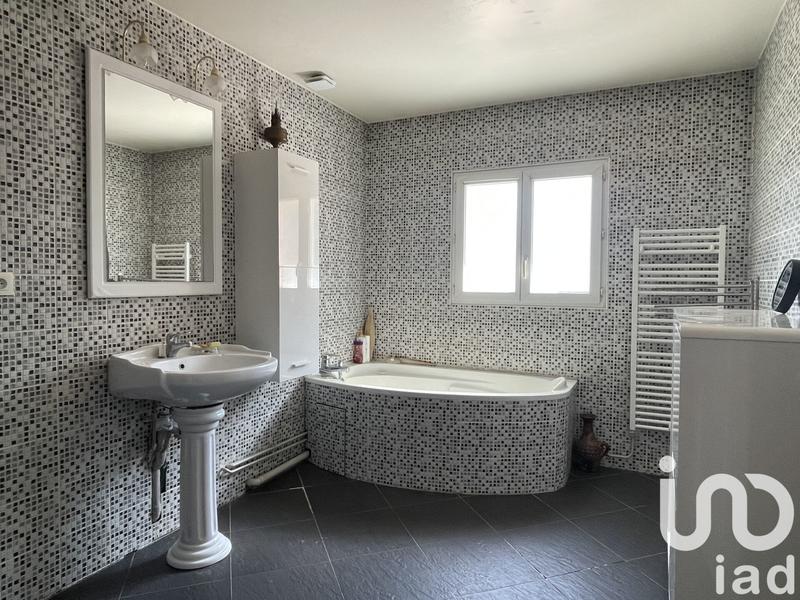 Maison - 195 m² - 9 pièces