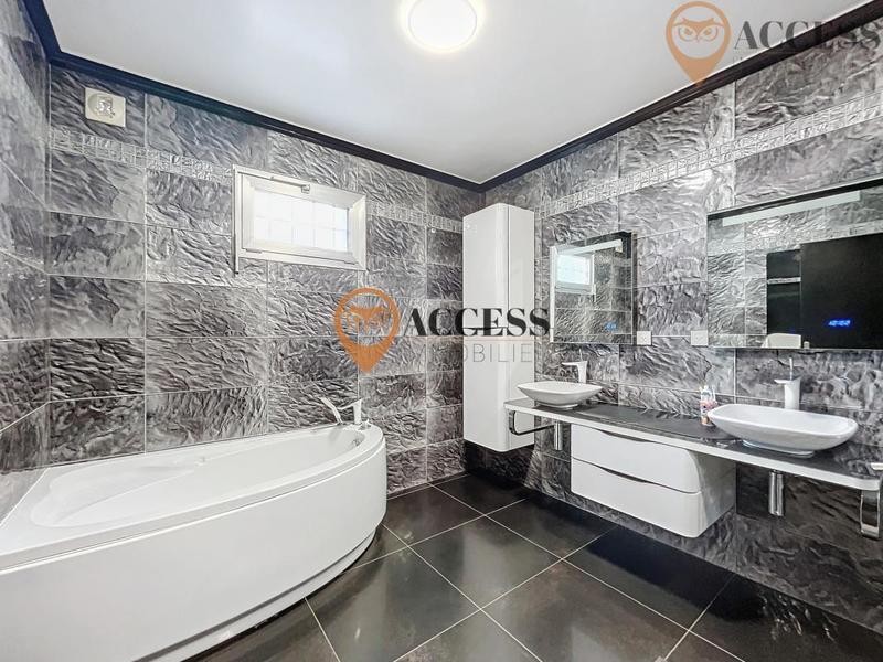 Maison - 218 m² - 8 pièces