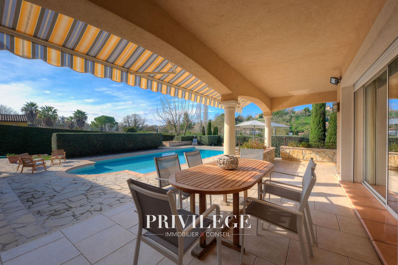 Villa - 240 m² - 8 pièces
