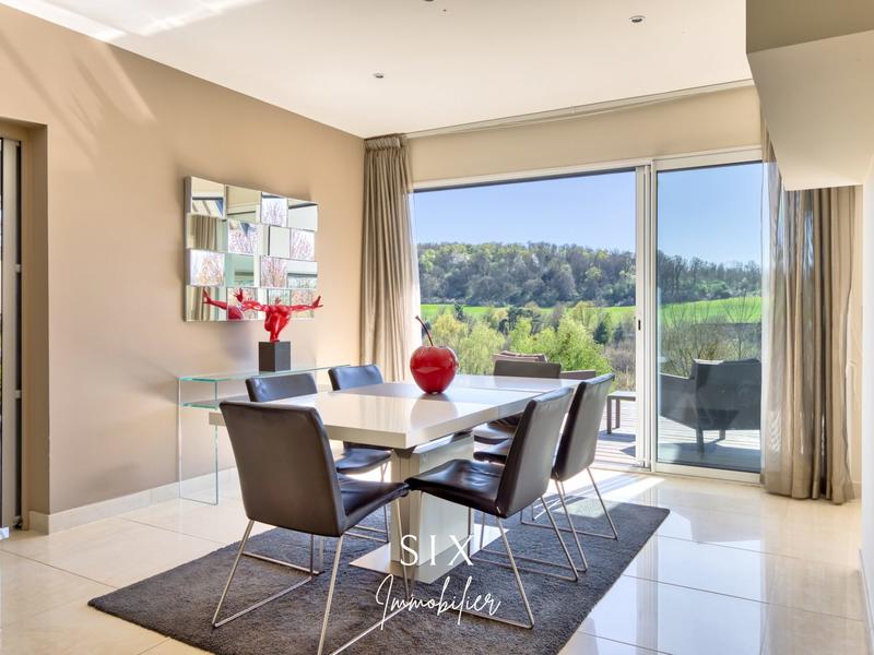 Maison - 270 m² - 9 pièces