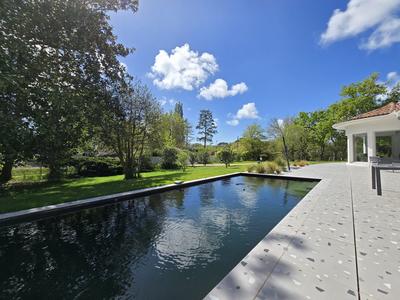 Maison - 202 m² - 6 pièces