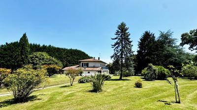 Propriété - 223 m² - 10 pièces