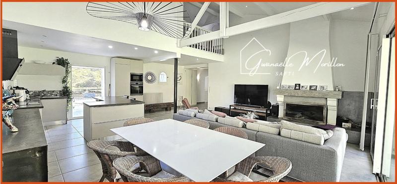 Maison - 212 m² - 7 pièces