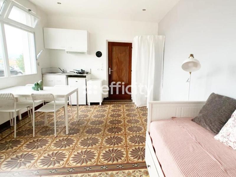 Maison - 250 m² - 12 pièces