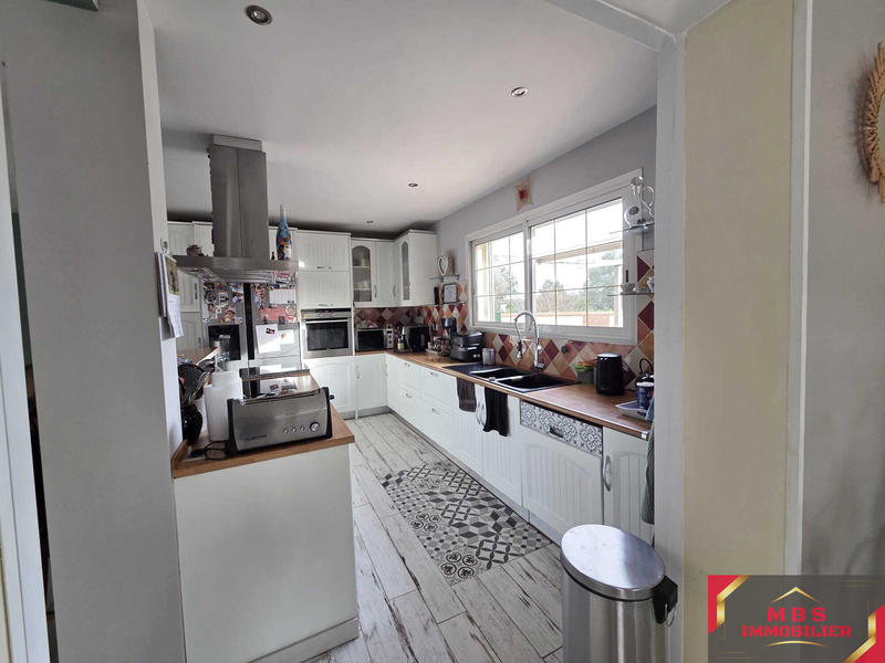 Propriété - 202 m² - 5 pièces