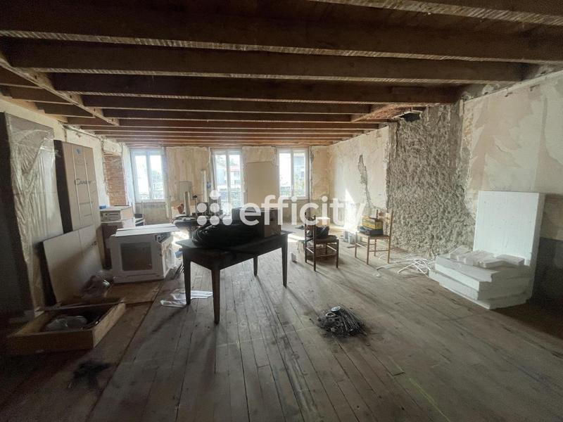 Maison - 250 m² - 6 pièces