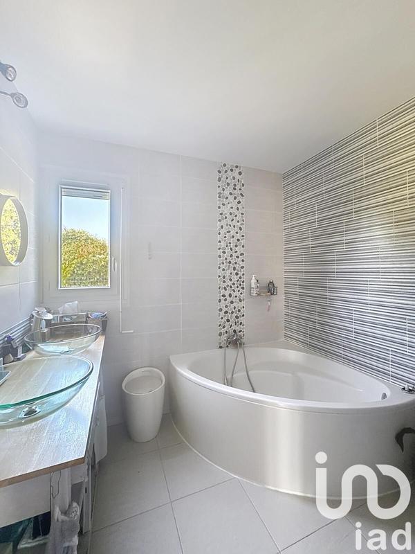 Maison - 200 m² - 7 pièces