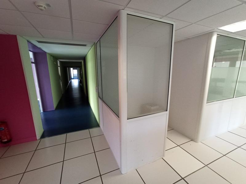 Bureau - 1 700 m²