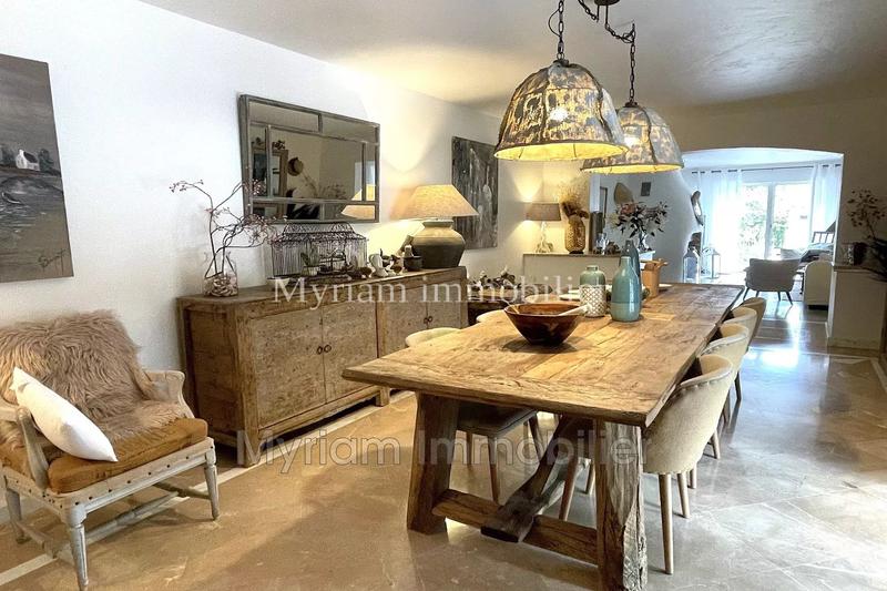 Maison - 240 m² - 6 pièces