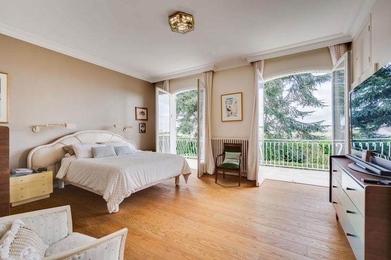 Maison - 250 m² - 8 pièces