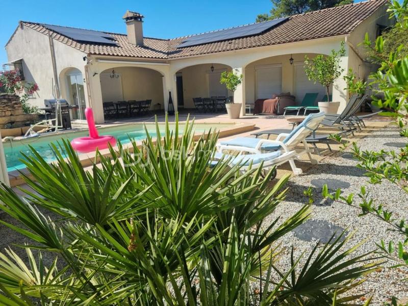 Maison traditionnelle - 190 m² - 9 pièces