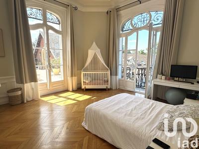 Appartement - 181 m² - 5 pièces