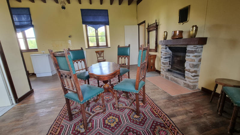 Maison - 198 m² - 14 pièces