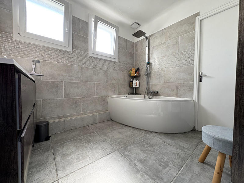 Appartement - 104 m² - 5 pièces