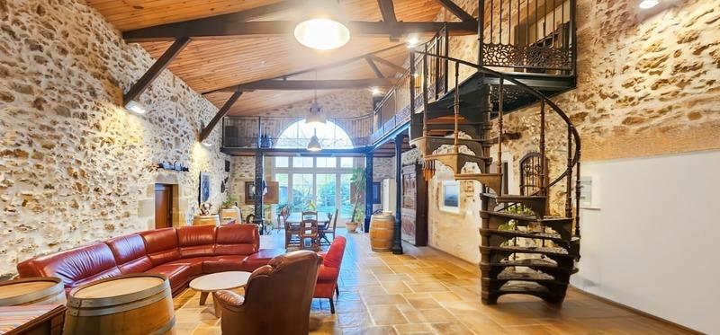 Maison en pierre - 363 m² - 10 pièces