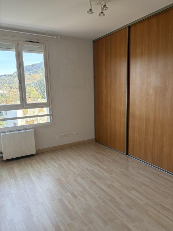Appartement - 79 m² - 4 pièces