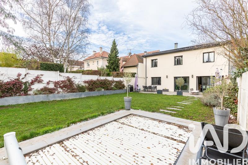 Maison - 200 m² - 7 pièces