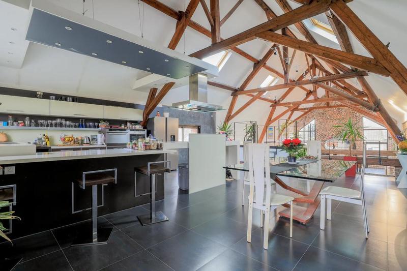 Maison - 395 m² - 9 pièces