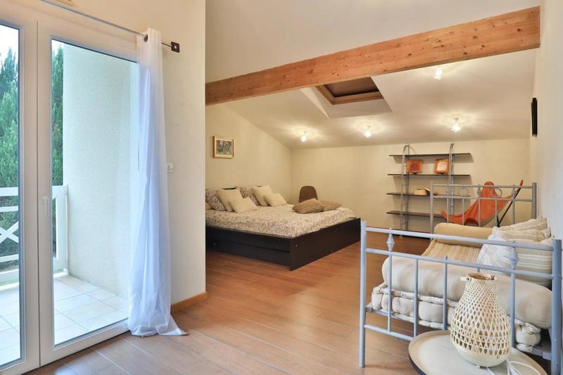 Maison - 220 m² - 5 pièces