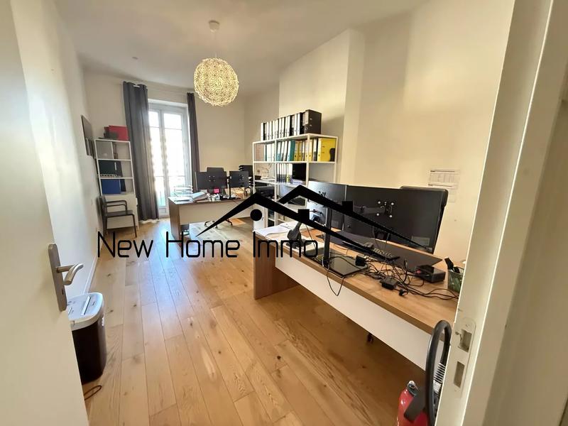 Appartement - 220 m² - 5 pièces